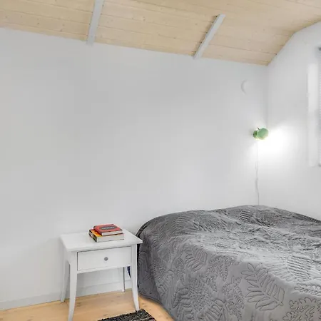 Beautiful Home In Tisvildeleje With Wifi