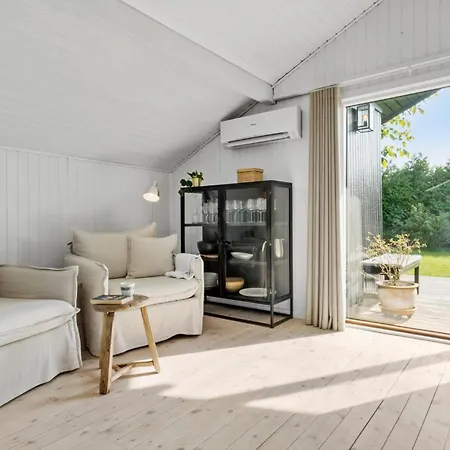 5 Bedroom Stunning In * Tisvilde