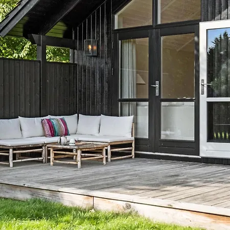 Dom wakacyjny 5 Bedroom Stunning In Tisvilde