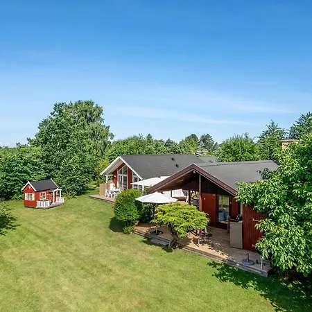 Dom wakacyjny 5 Bedroom Stunning In Tisvilde